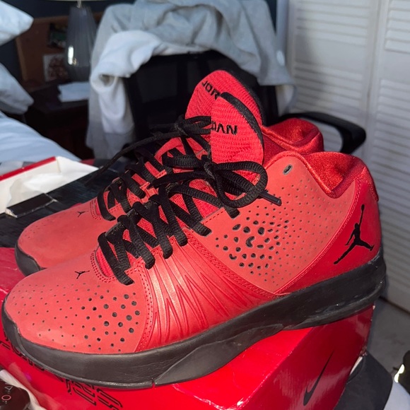 Size 9 red Jordans that are really comfortable to wear. - Picture 1 of 5